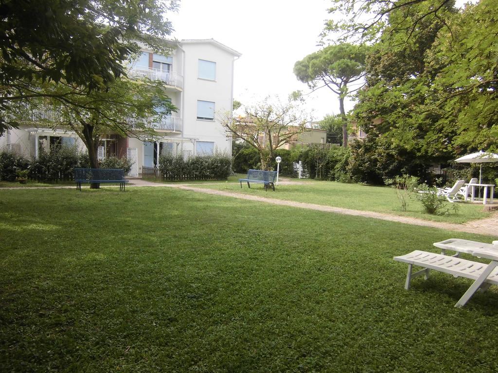 Casa Marialuigia - Appartamenti Solo Per Famiglie Lido di Jesolo Exterior foto